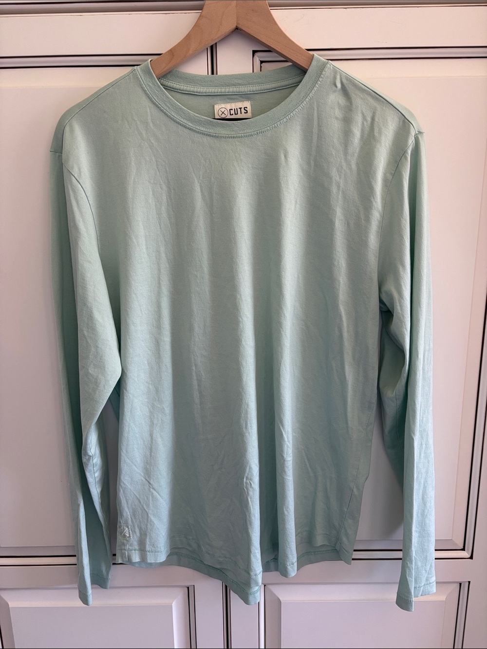 CUTS Clothing Curved Hem Green Long Sleeve Crew Tshirt Mens Size Medium